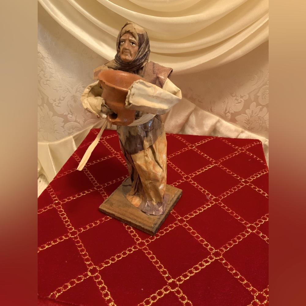 FOLK ART SCULPTURE FIGURINE